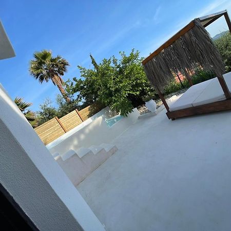 Rustic Hill Private Pool Suites Каламата Экстерьер фото