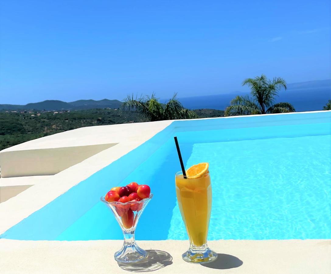 Rustic Hill Private Pool Suites Каламата Экстерьер фото