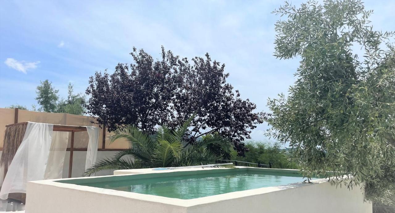 Rustic Hill Private Pool Suites Каламата Экстерьер фото