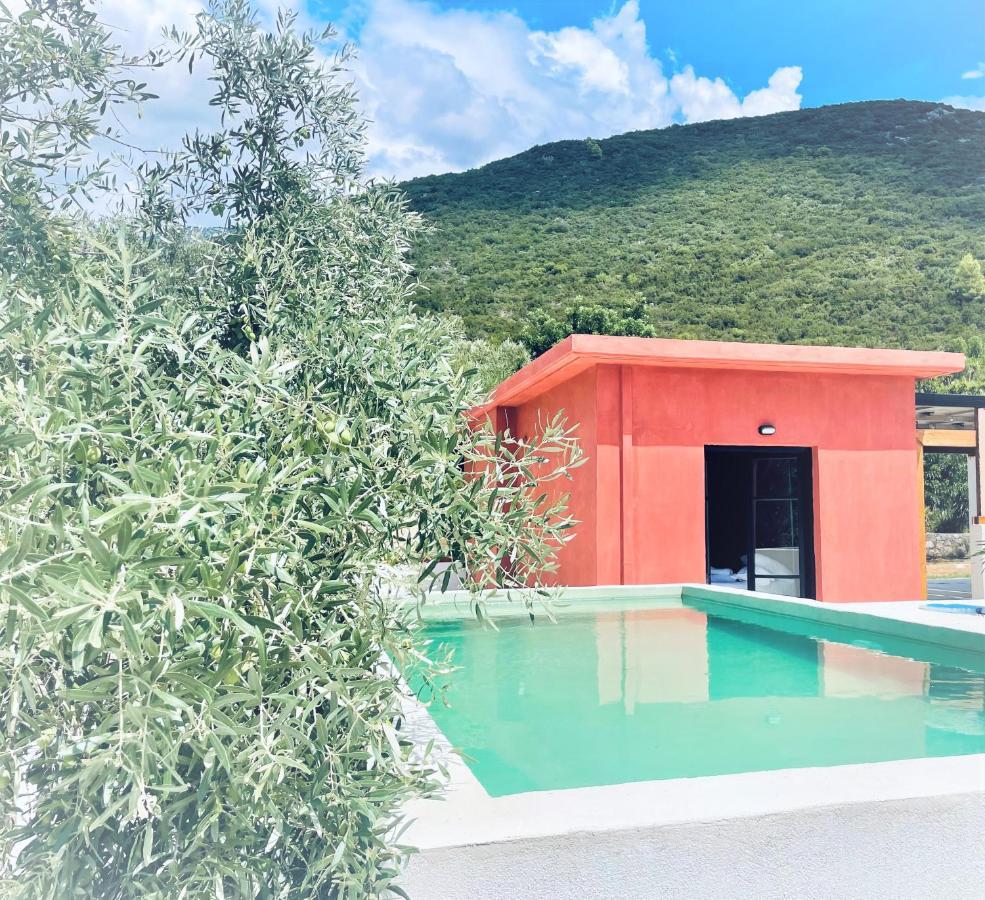 Rustic Hill Private Pool Suites Каламата Экстерьер фото