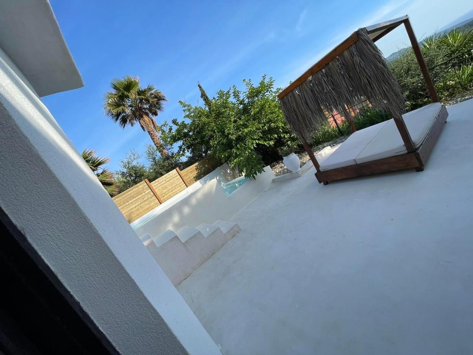 Rustic Hill Private Pool Suites Каламата Экстерьер фото