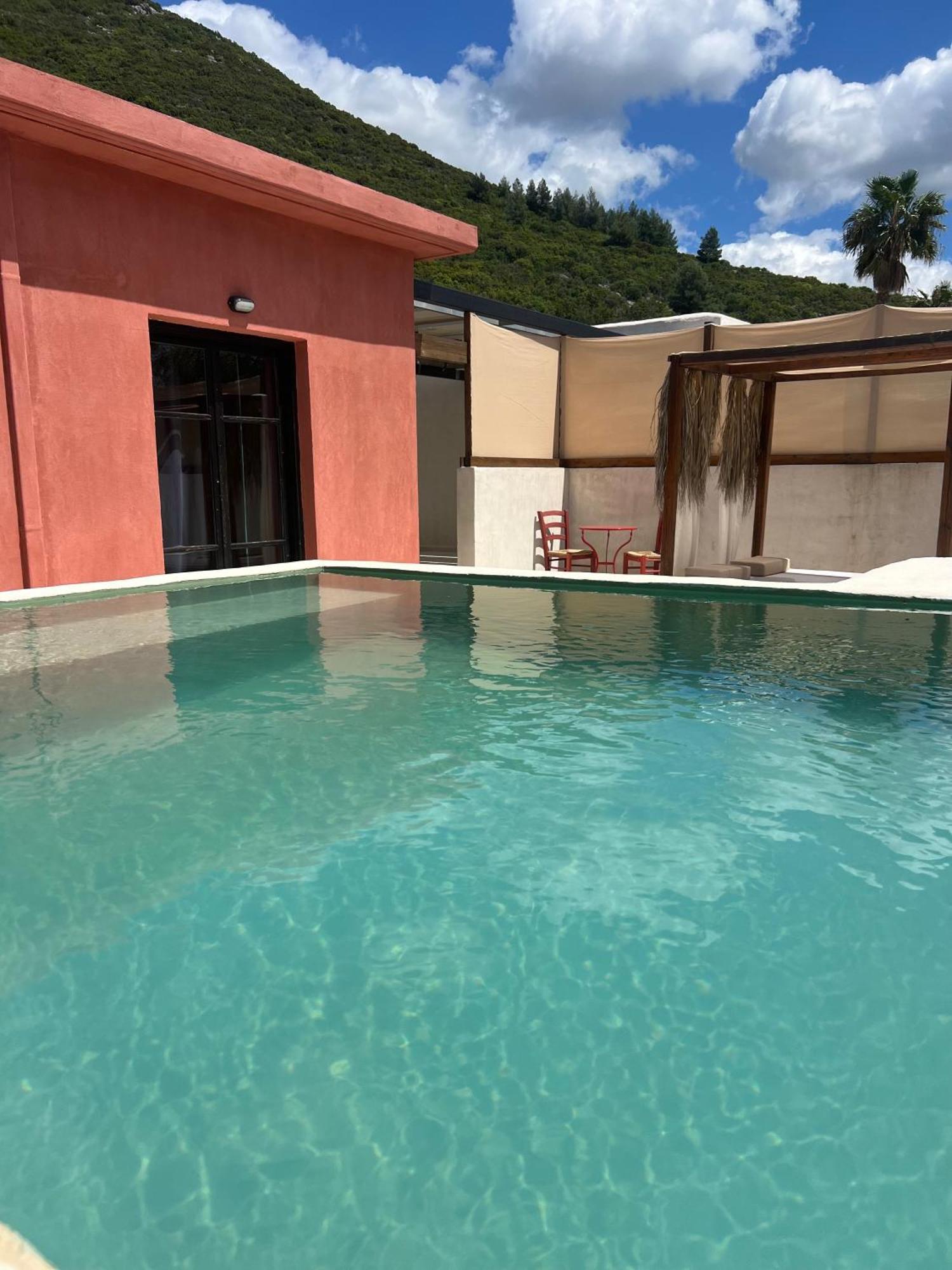Rustic Hill Private Pool Suites Каламата Экстерьер фото